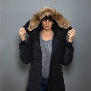 Gorgeous NAVY Canada goose down coat